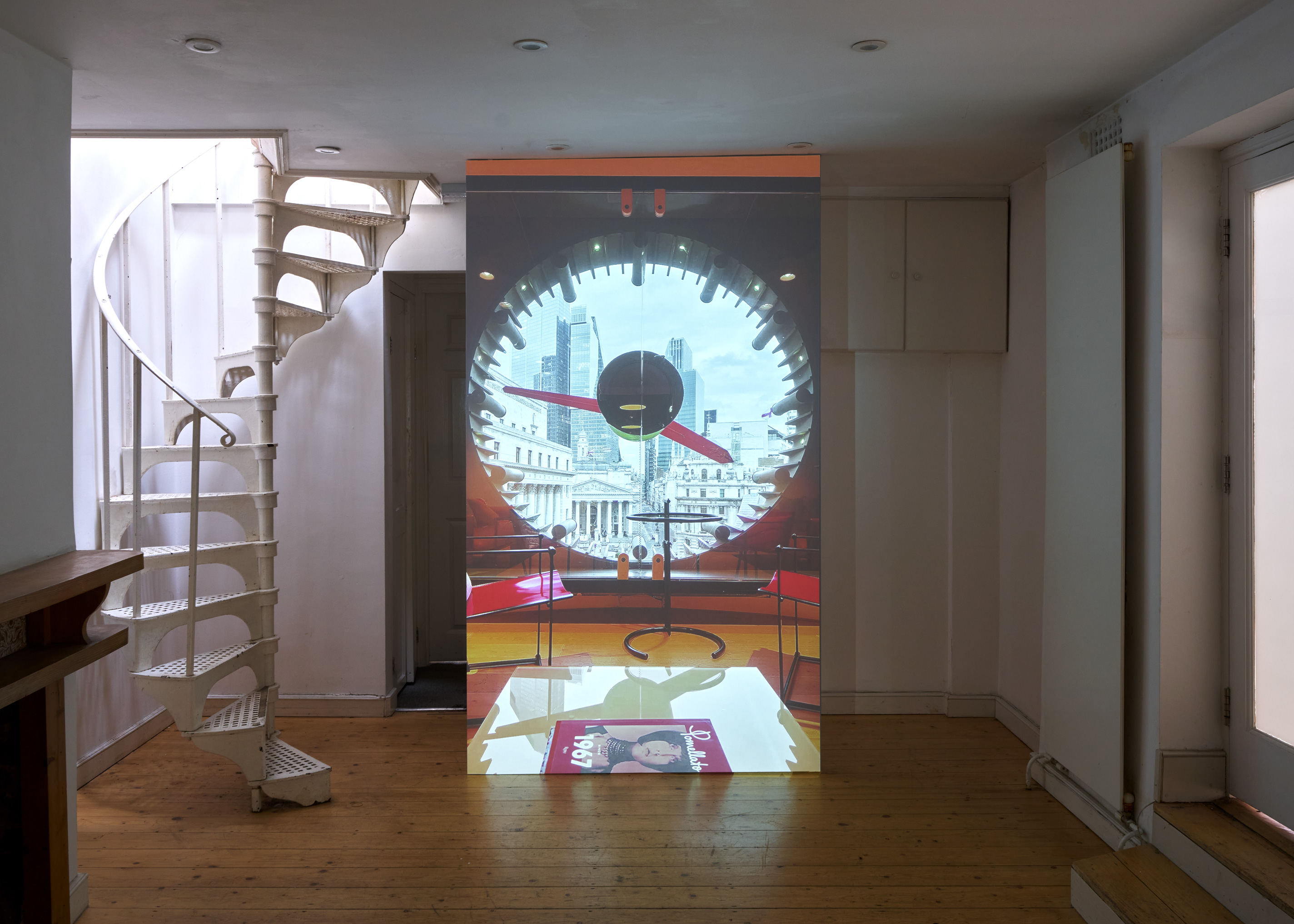 Eloise Hawser, Clock Time, HD video synched to clock, 24 hours. 2025. Photo : Peter Otto (ELOISE HAWSER: 13)