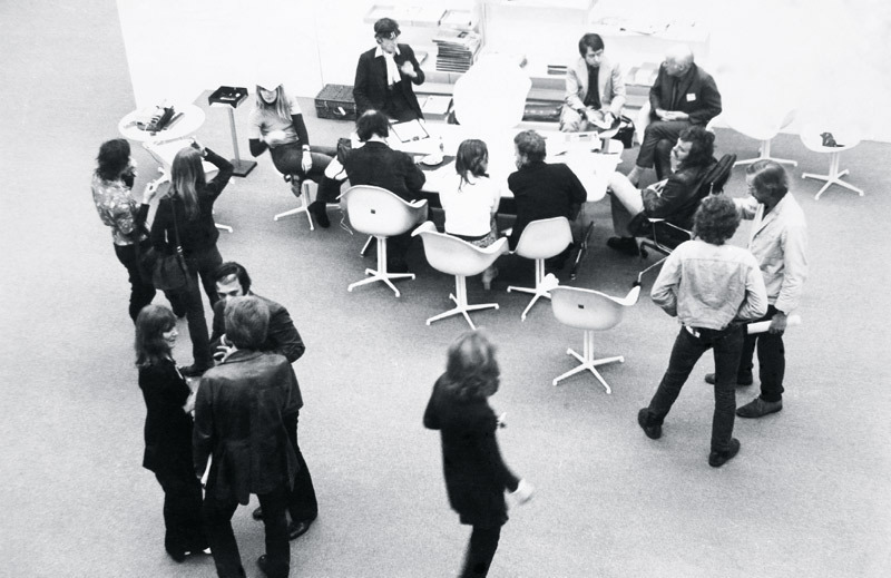 Image Credit: The Sculpture, exhibition view between 6, Kunsthalle Düsseldorf, 1971. Courtesy Barbara Steveni (Incidental Futures 1)