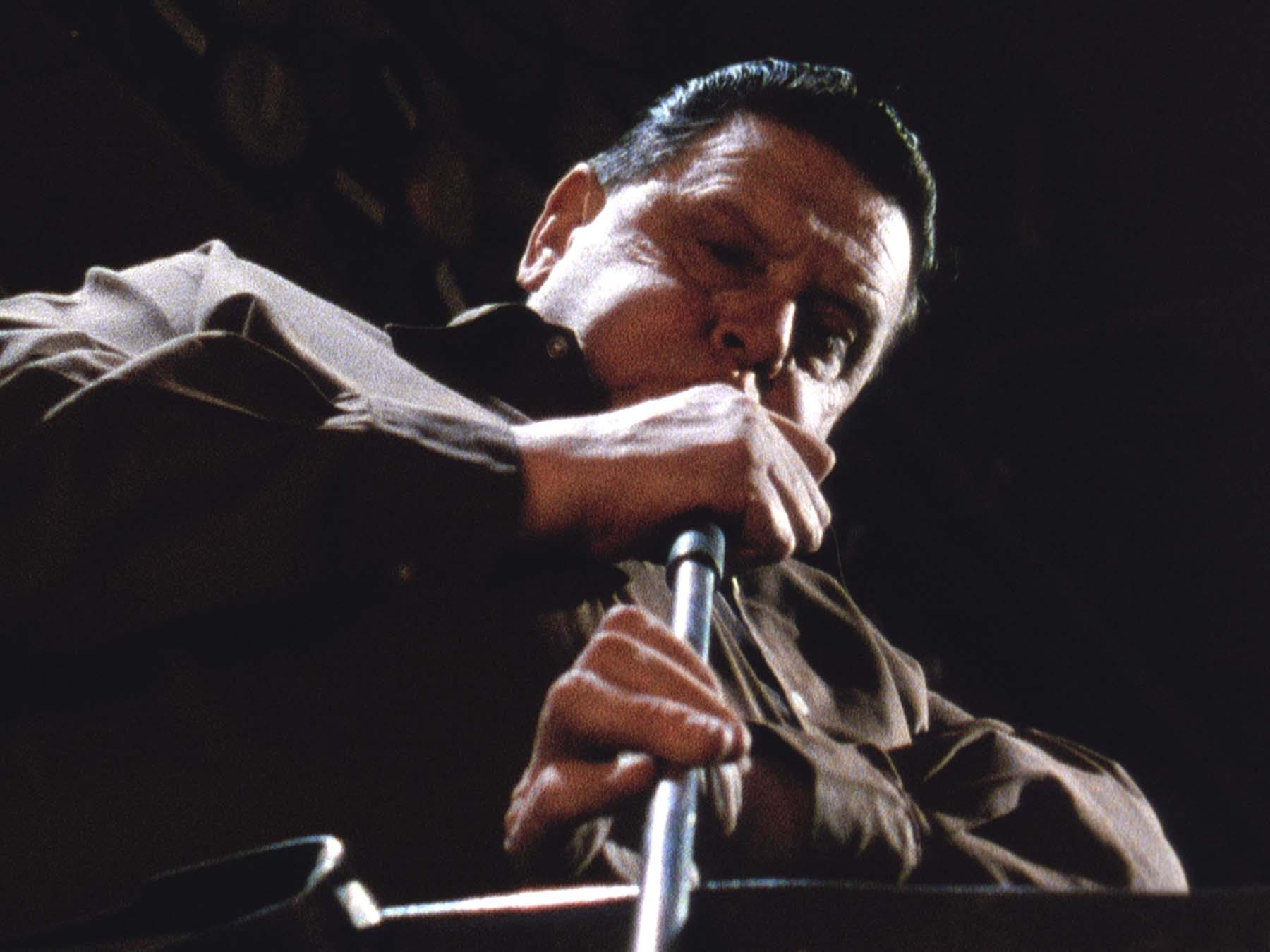 Image: still from John Smith Slow Glass (1988-91) 16mm, 40 mins, colour, sound (JOHN SMITH: SLOW GLASS 0)